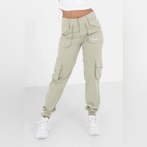 SIXTH JUNE Multi pockets cargo Pants 33941-KAKI
$79.90 NWT